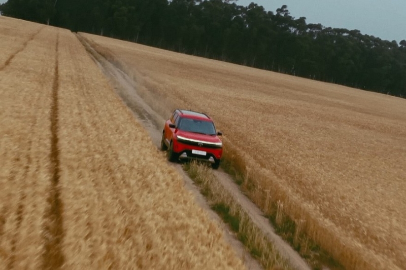 Серийный кроссовер Tata Sierra: трёхэкранное табло и несколько вариантов начинки