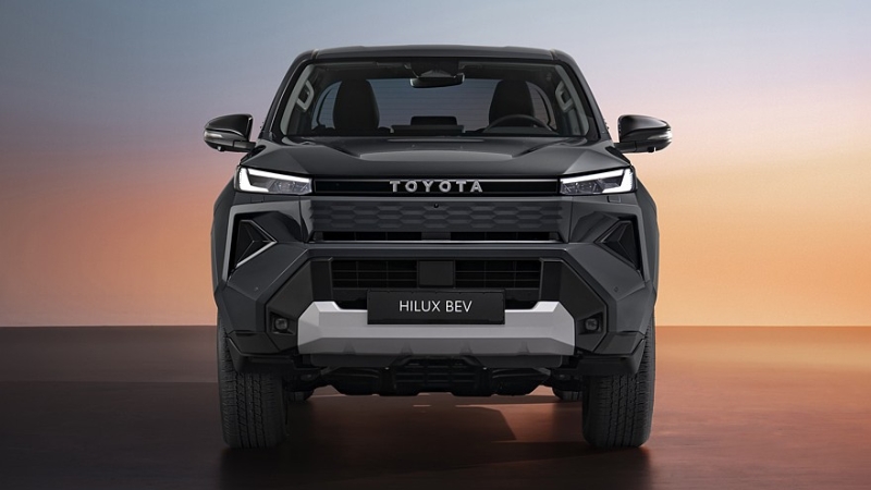 Toyota Hilux сменил поколение: интерьер в стиле Land Cruiser Prado и разнообразная техника