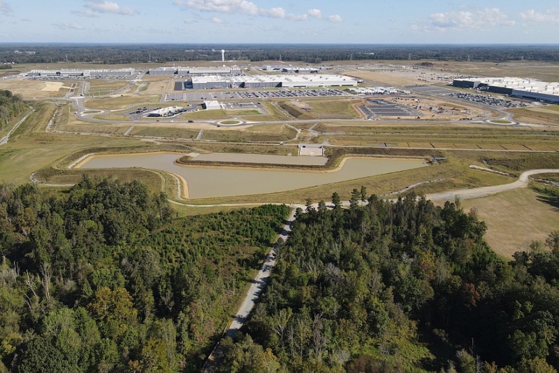 Toyota наладит производство гибридного седана Corolla в США