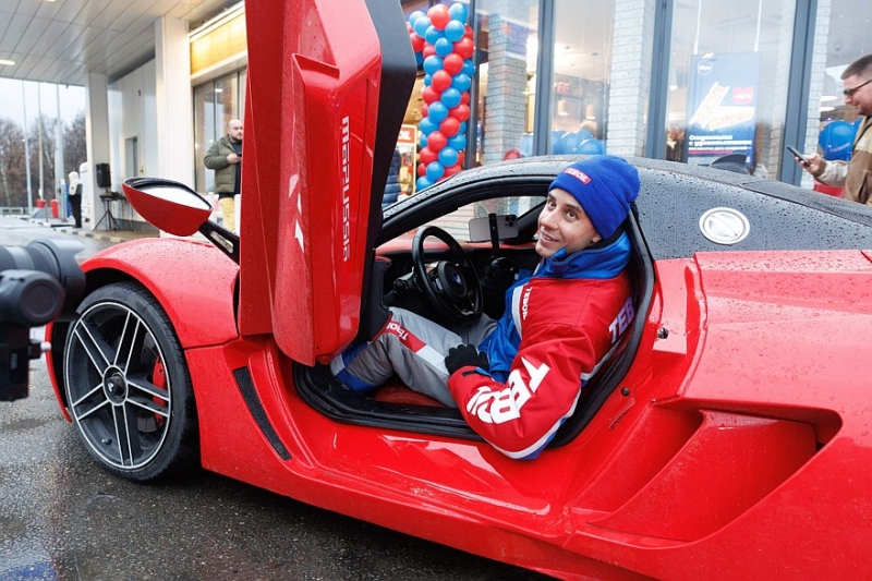 Заправиться у Димы Гордея и попытаться выиграть миллион баллов: День клиента на АЗС Teboil