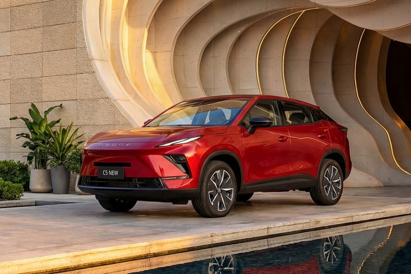 Кроссовер Omoda C5 нового поколения для России: официальные фото