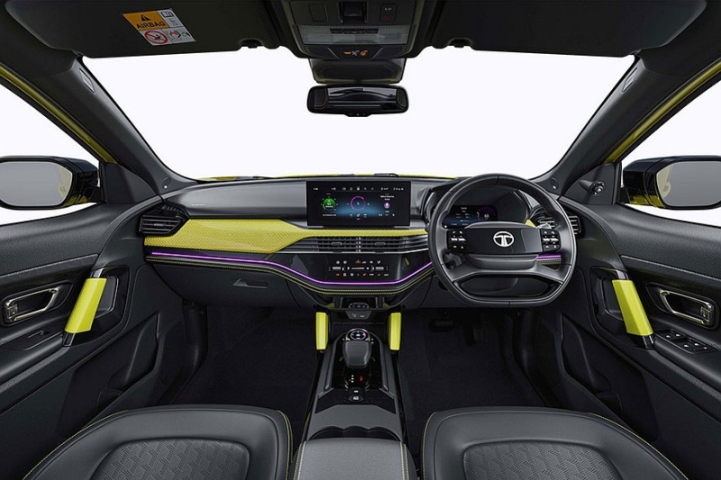 Кроссоверы Tata Harrier и Safari: теперь с бензиновым мотором