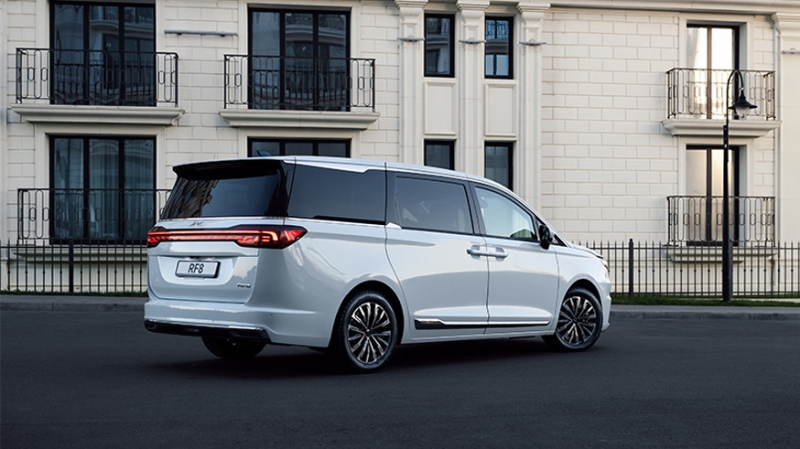 Минивэн JAC RF8 вышел на российский рынок: цена и список оборудования