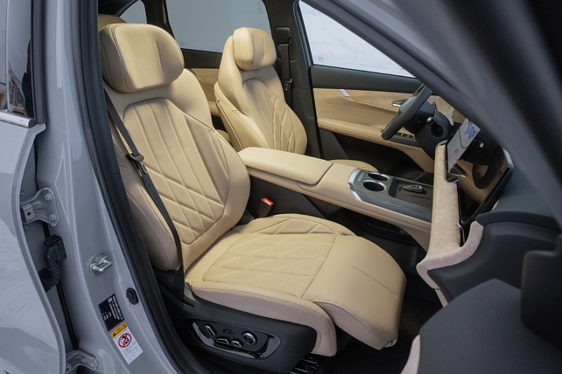 Новый Changan CS75 Plus стартует в России с топовым мотором и полным приводом: объявлены цены