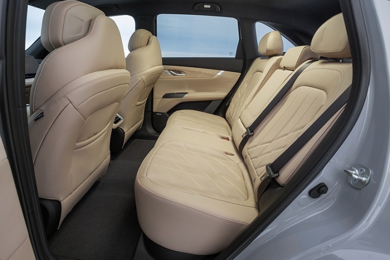 Новый Changan CS75 Plus стартует в России с топовым мотором и полным приводом: объявлены цены