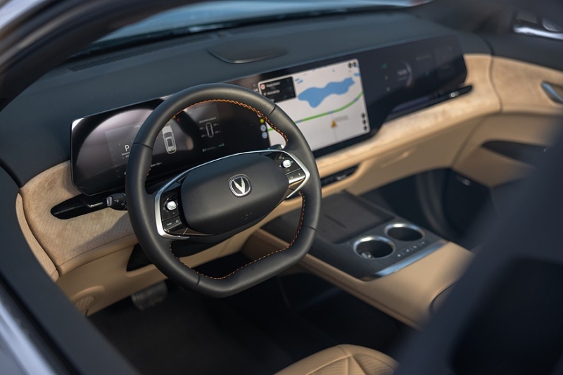 Новый Changan CS75 Plus стартует в России с топовым мотором и полным приводом: объявлены цены