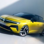 Обновлённый Opel Astra: премиальные фары, салон из вторсырья и батарейка побольше