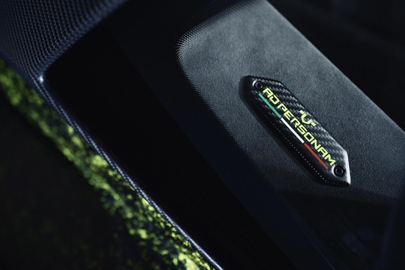 Пёстренькая роскошь: представлен уникальный Lamborghini Temerario Ad Personam