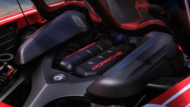 Porsche «обнулила» 20-летний суперкар Carrera GT и снабдила его ле-мановской ливреей