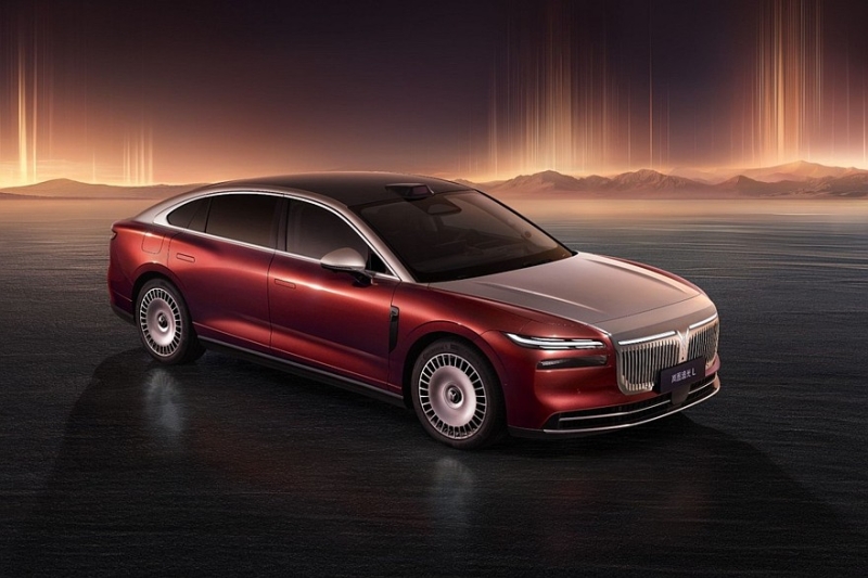 Роскошный полноприводный седан Voyah Passion L: продажи начались