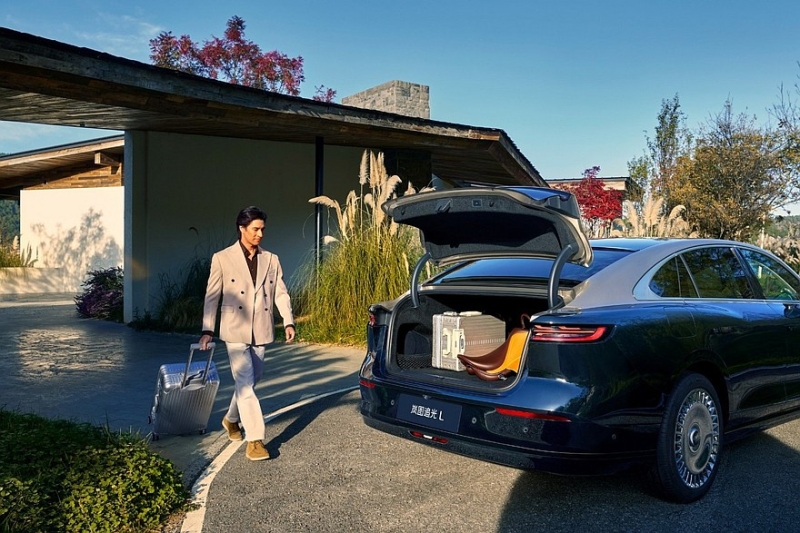 Роскошный полноприводный седан Voyah Passion L: продажи начались