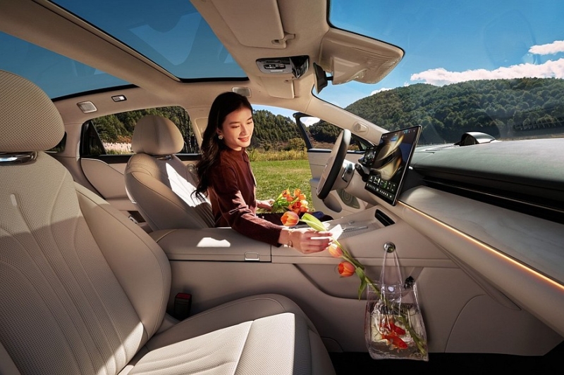 Роскошный полноприводный седан Voyah Passion L: продажи начались