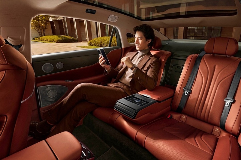 Роскошный полноприводный седан Voyah Passion L: продажи начались