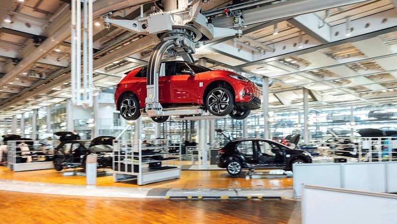 Стеклянную мануфактуру Volkswagen в Дрездене превратят в аналог центра «Сколково»