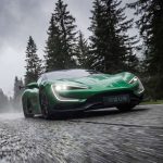 В честь ёлок и «Зелёного ада»: китайский Yangwang U9 перекрасился к чужому Новому году