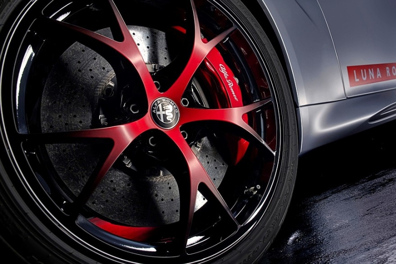 Alfa Romeo Giulia Quadrifoglio Luna Rossa: новая спецверсия с необычным антикрылом