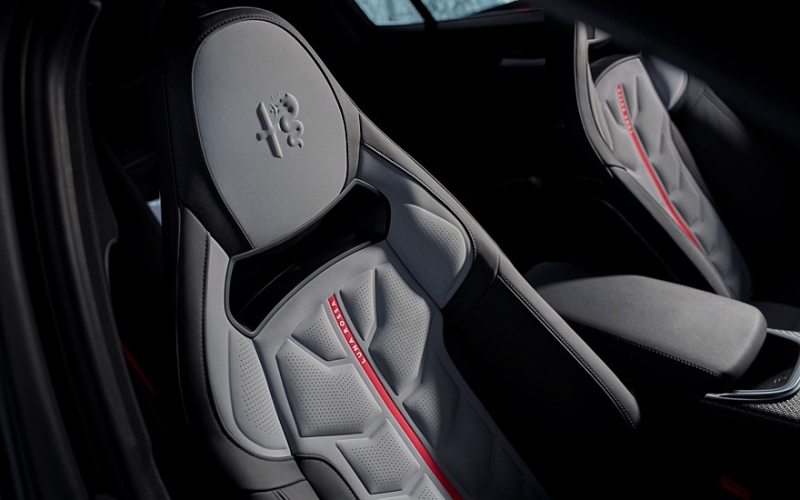 Alfa Romeo Giulia Quadrifoglio Luna Rossa: новая спецверсия с необычным антикрылом