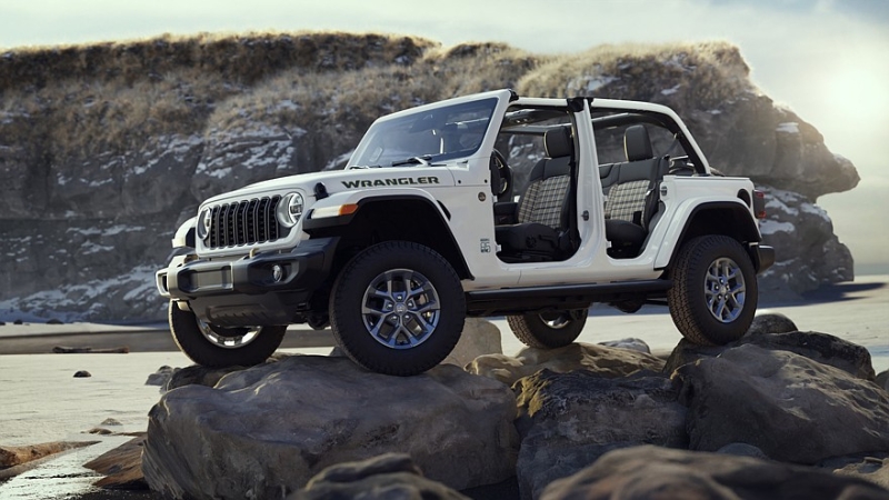 Jeep отмечает 85-летие с помощью спецверсий Wrangler и Gladiator. Цены известны