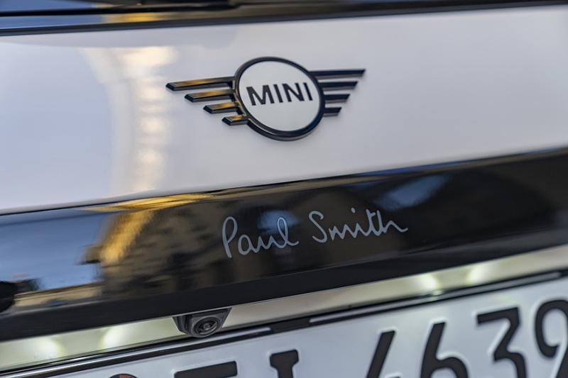 Модная спецверсия Mini Cooper Paul Smith Edition выходит на рынок