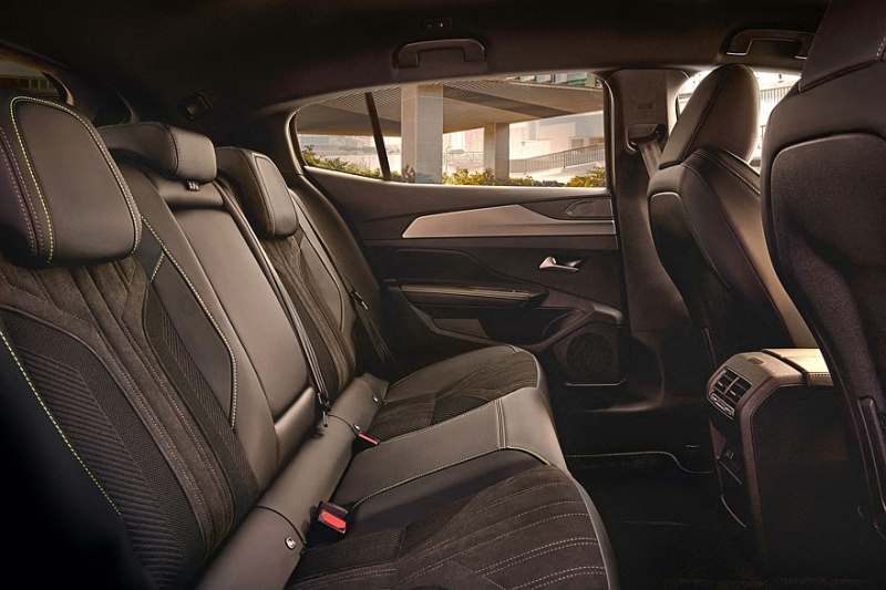 Обновлённый Peugeot 408 для Европы: эффектная оптика и более эффективная техника