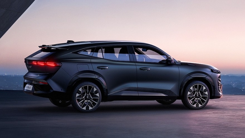 Renault Filante: новый флагманский гибридный кроссовер на платформе Geely и Volvo