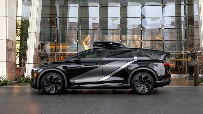 Старая идея, новый подход: Lucid, Nuro и Uber представили роботакси класса люкс