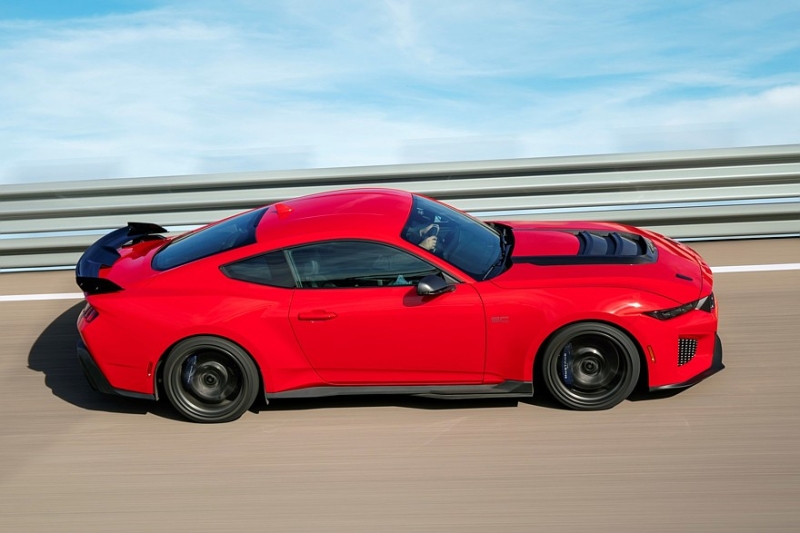 Вместо Shelby GT500: представлен Ford Mustang Dark Horse SC с компрессорным V8