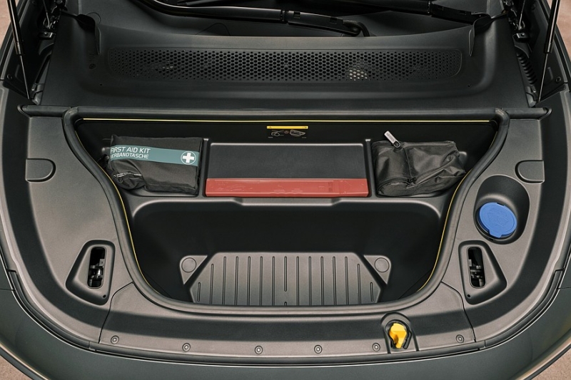 Volvo EX60: без дверных ручек, до 810 км на одной зарядке, сразу есть версия Cross Country