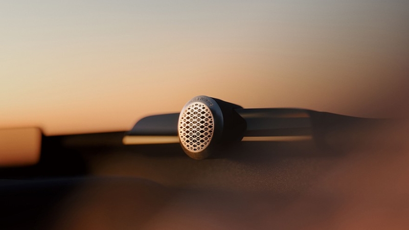 Volvo продолжает раскрывать новый кроссовер EX60: появились тизеры салона