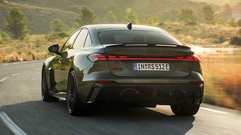 Audi полностью рассекретила новые &laquo;заряженные&raquo; лифтбек и универсал RS 5