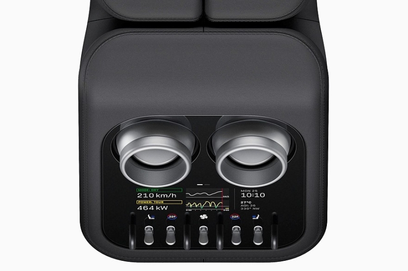 Электромобиль Ferrari получил имя Luce и неоклассический интерьер в стиле техники Apple