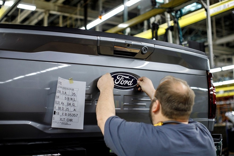 Электрошок, тарифы и пожары: компания Ford объявила об огромных убытках в 2025 году