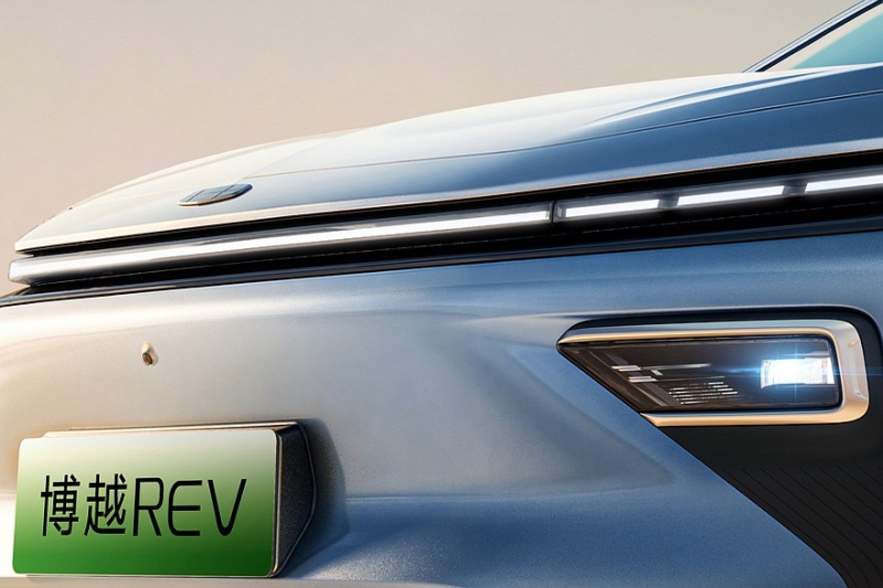 Geely готовится запустить в продажу купеобразный кроссовер Atlas REV