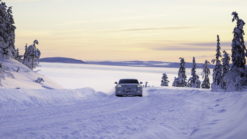 Jaguar GT готовится к премьере: прототип новинки показался в ходе зимних испытаний