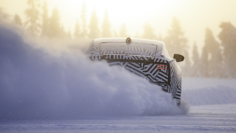 Jaguar GT готовится к премьере: прототип новинки показался в ходе зимних испытаний