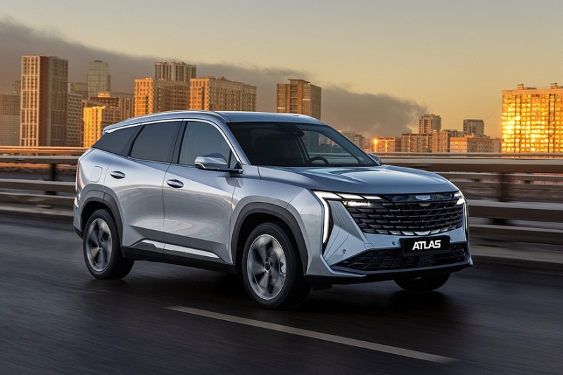Кроссовер Geely Atlas в России: теперь с двумя моторами на выбор