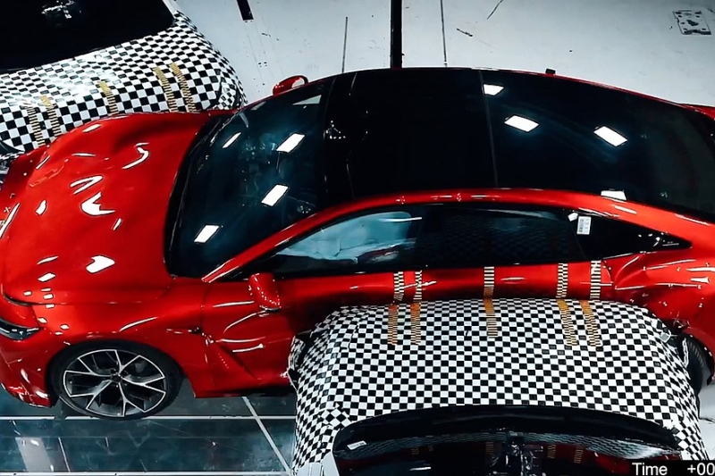 Назло скептикам: Exeed Exlantix ET упал с высоты 12-го этажа и выжил