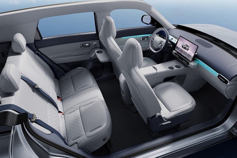 Недорогой кроссовер Leapmotor A10, он же глобальный Leapmotor B03X: показан интерьер