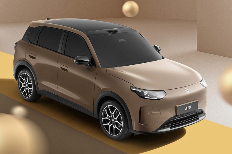 Недорогой кроссовер Leapmotor A10, он же глобальный Leapmotor B03X: показан интерьер