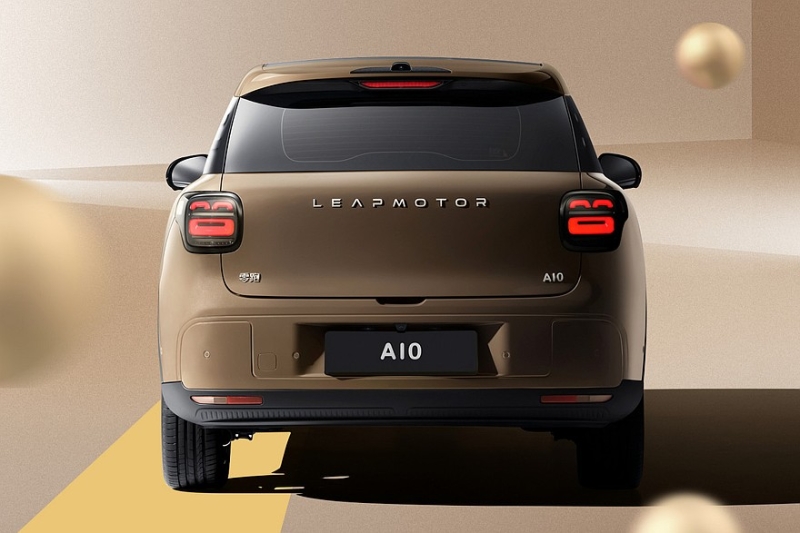 Недорогой кроссовер Leapmotor A10, он же глобальный Leapmotor B03X: показан интерьер