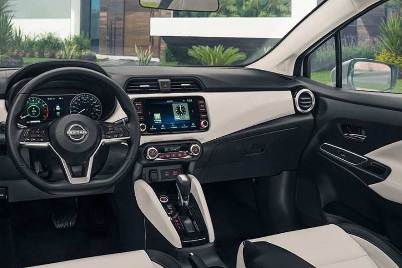Новый седан Nissan Versa: фото салона, оснащение и дата премьеры