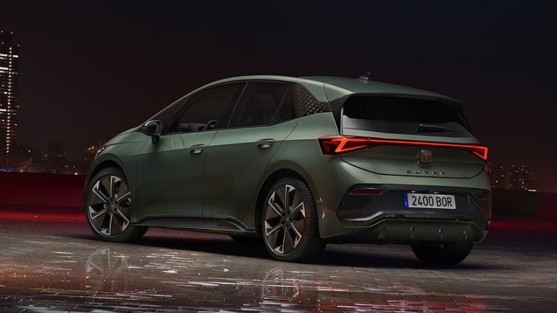 Обновлённый хэтчбек Cupra Born готовится к скорой премьере: первые тизеры