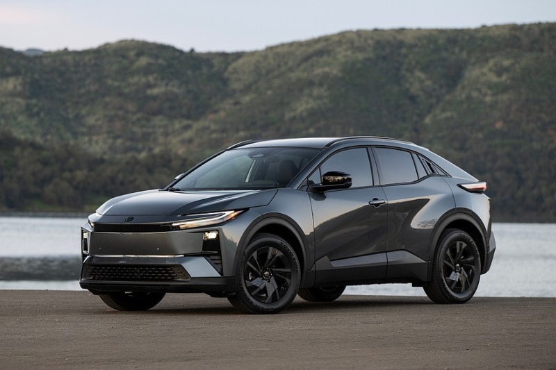 Полноприводный кроссовер Toyota C-HR: дешевле брата Subaru Uncharted в аналогичных версиях