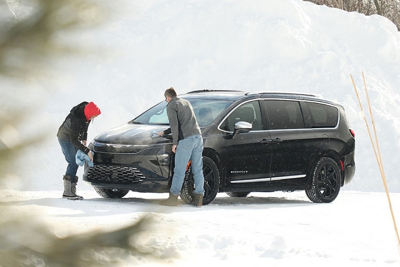 Рестайлинг принёс минивэну Chrysler Pacifica оптику в стиле Kia Carnival