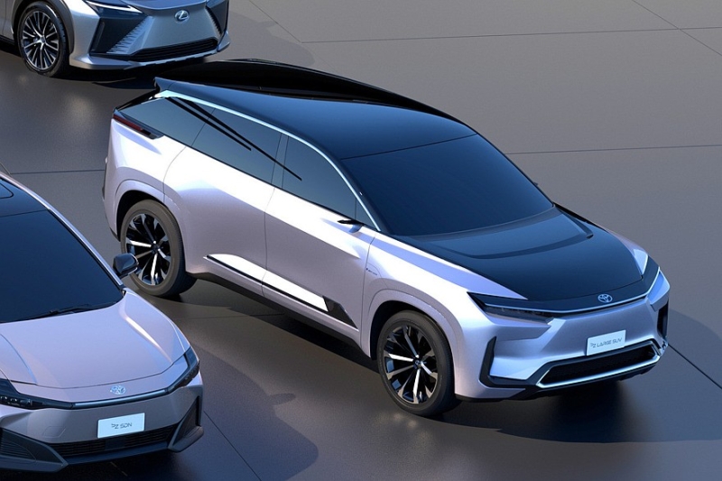 Таинственная новинка Toyota – это трёхрядный кроссовер, премьера – на следующей неделе