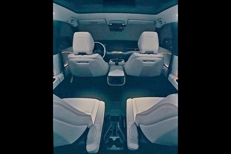 Таинственная новинка Toyota – это трёхрядный кроссовер, премьера – на следующей неделе