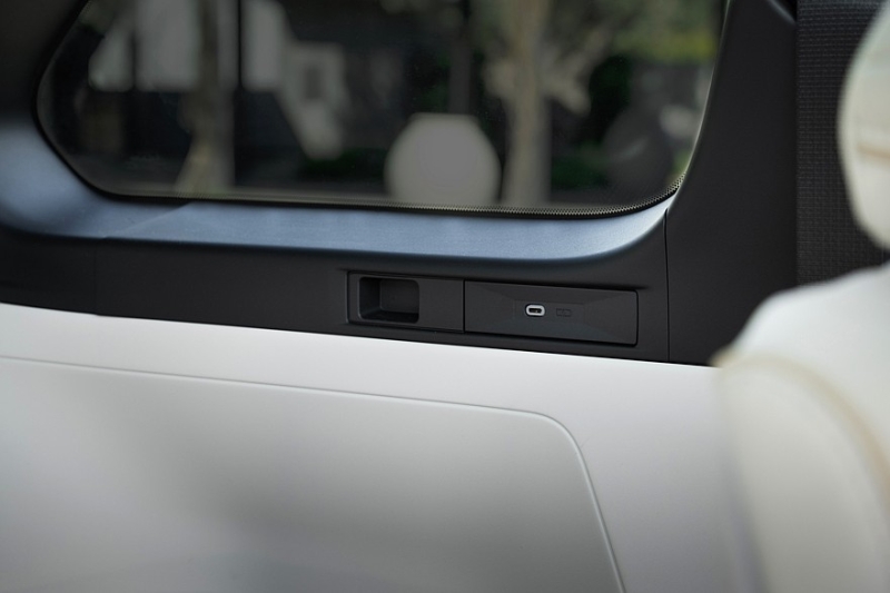 Toyota Highlander нового поколения подрос в габаритах и получил только электрическую технику