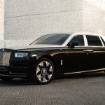 У Rolls-Royce Phantom появилась эксклюзивная версия с лазерной гравировкой на капоте