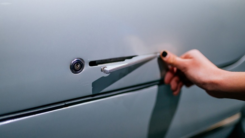 Вот вам и заподлицо: Китай запрещает скрытые дверные ручки на автомобилях