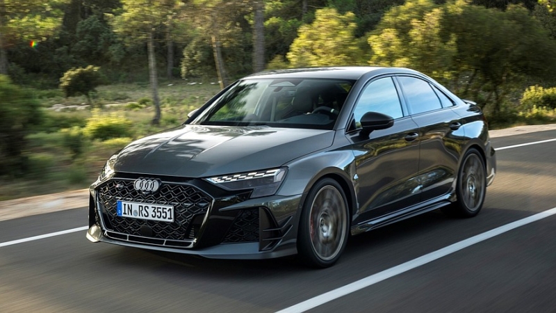 Audi RS 3 competition limited: регулируемая подвеска, новый обвес и большая наценка